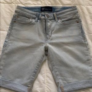 GAP: Stretch Bermuda shorts